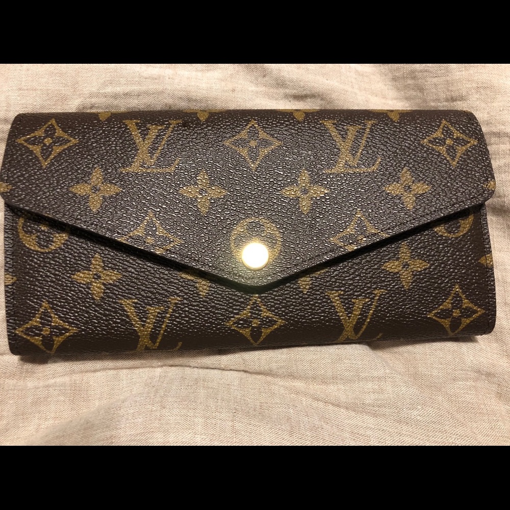 Brand New Authentic Louis Vuitton Sarah Wallet